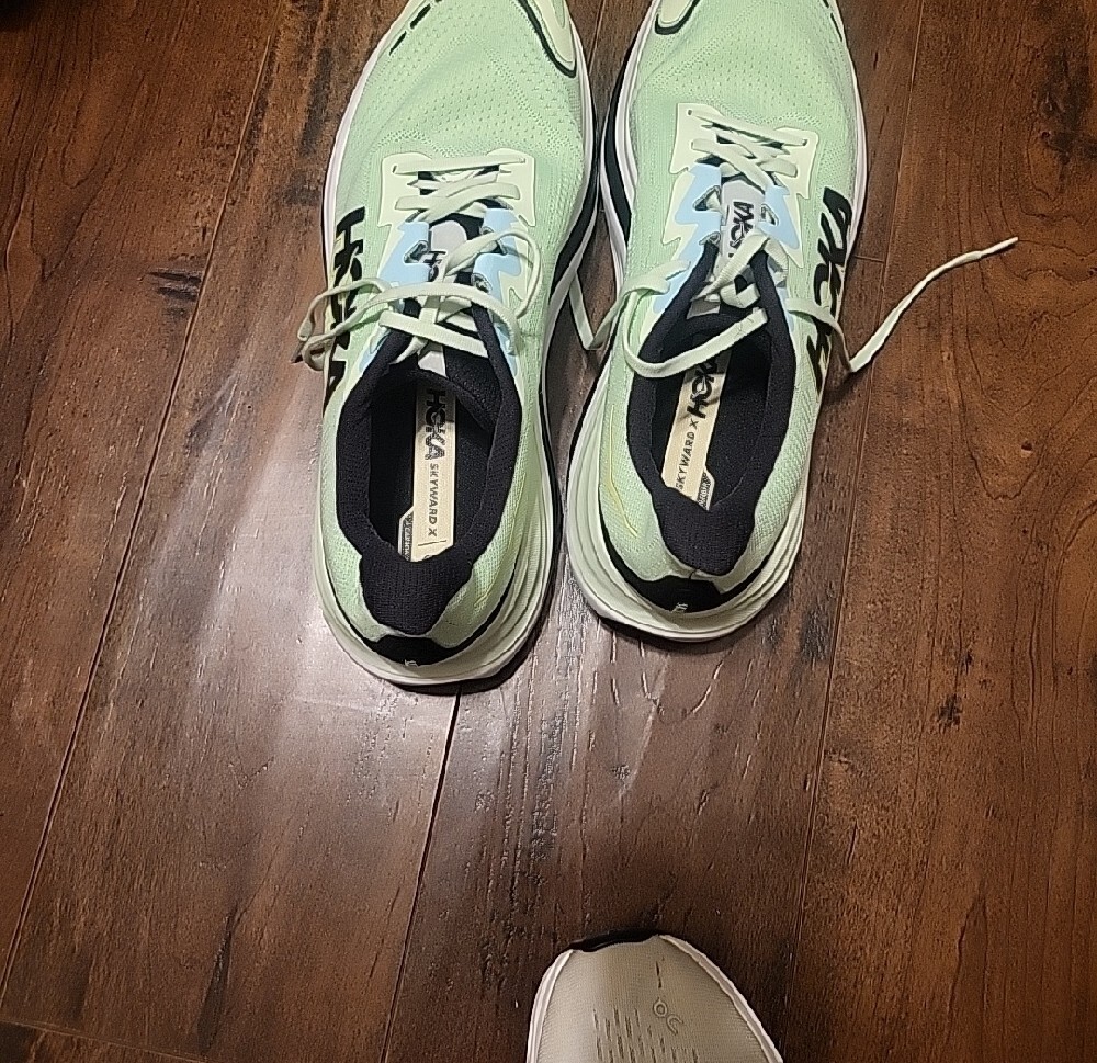 Mens Hoka Pale Green and Black Running Shoes, Only worned Once. - Picture 2 of 6